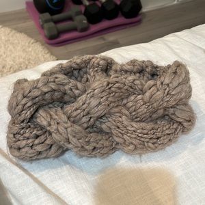Women’s knit headband